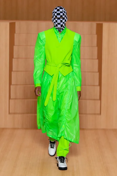Look 30